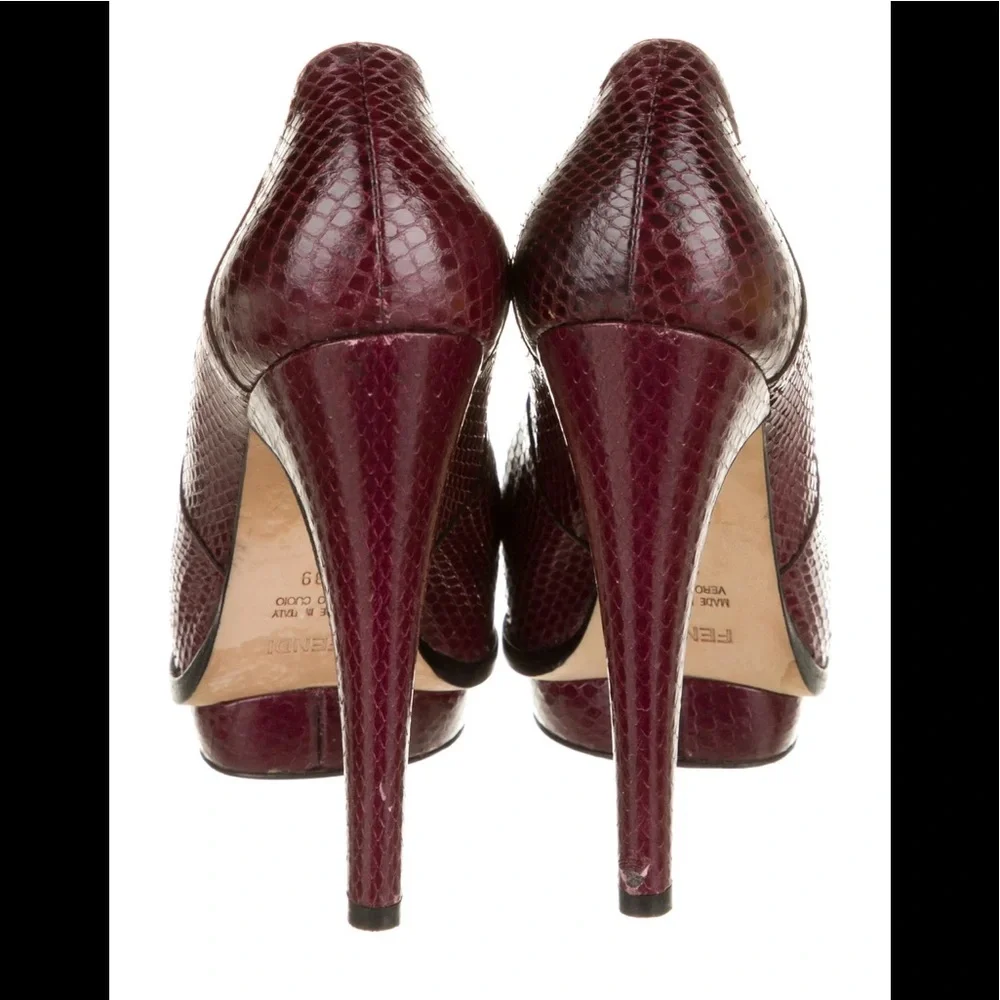 - ❤️❤️ FENDI Snakeskin print Pumps size 39♥️♥️